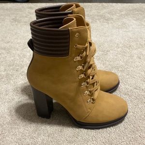 Just Fab Shandee Heel boots size 10 :) lace up great condition lighter brown